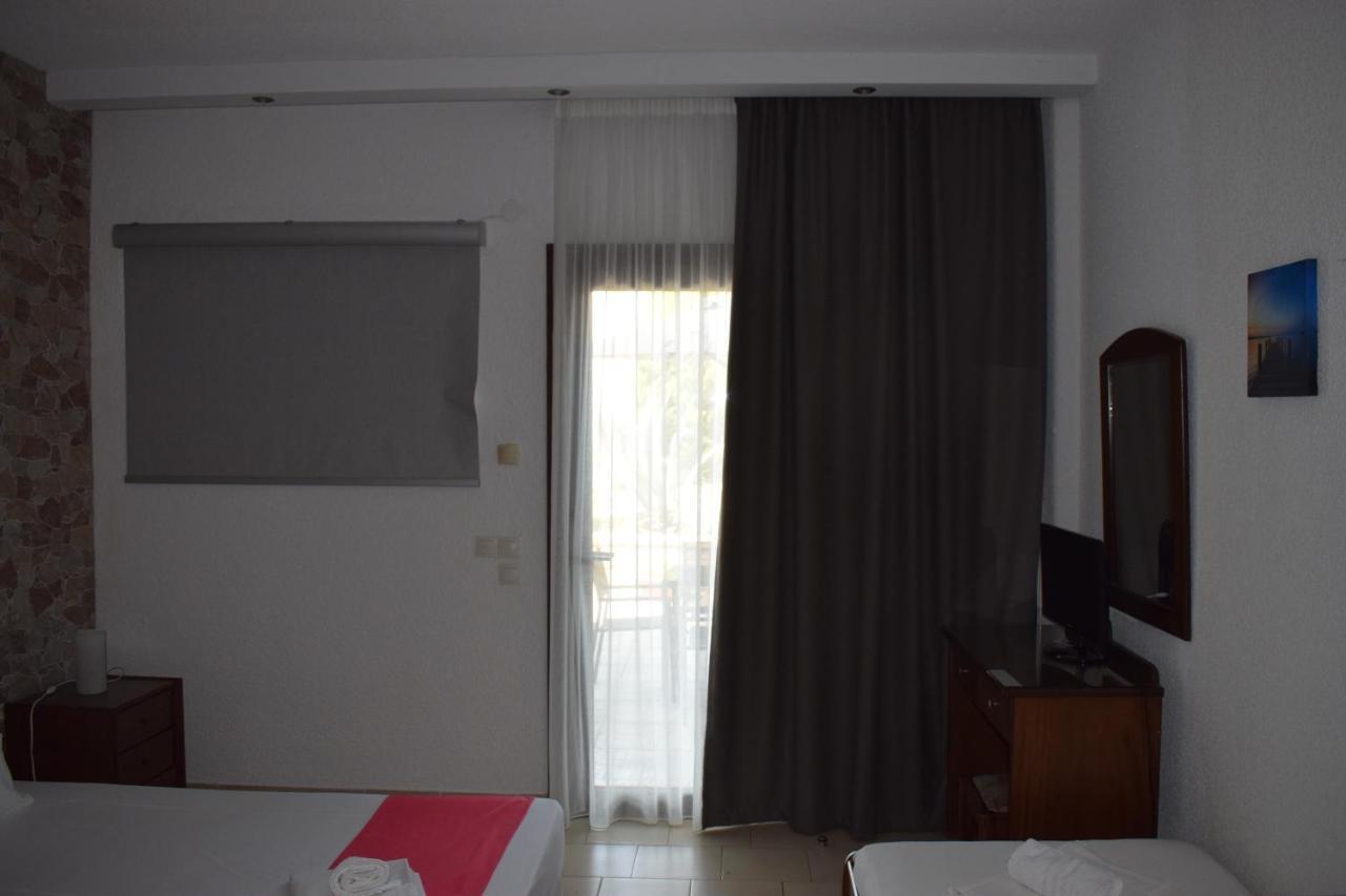 Villa Madeleine Tower View Néa Fókaia Bagian luar foto