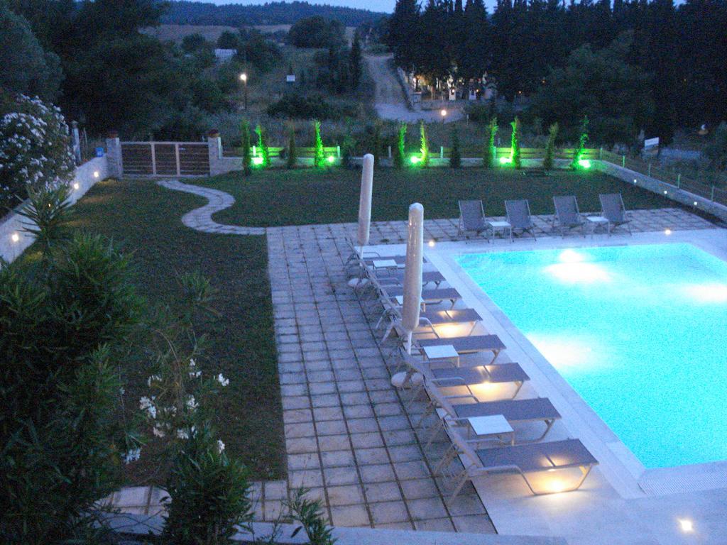 Villa Madeleine Tower View Néa Fókaia Bagian luar foto